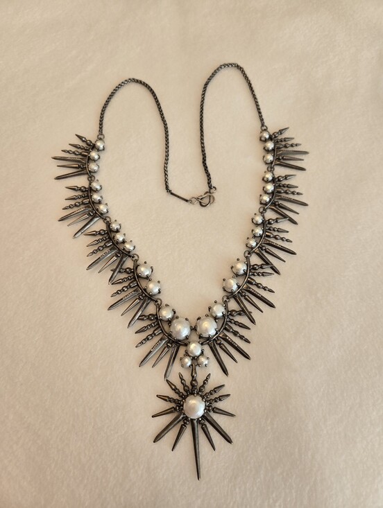 Kendra Scott Jewelry - Kendra Scott Gabriella Vintage Silver and Pearl Statement Necklace